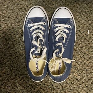Navy blue men’s converse